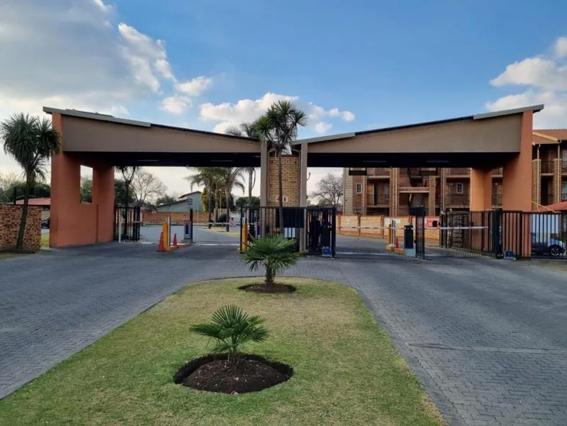 2 Bedroom Townhouse to rent in Comet