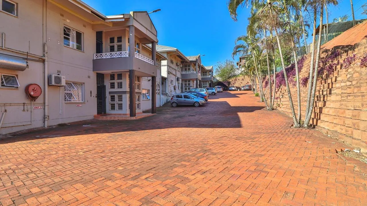 3 Bedroom Apartment / flat to rent in Morningside