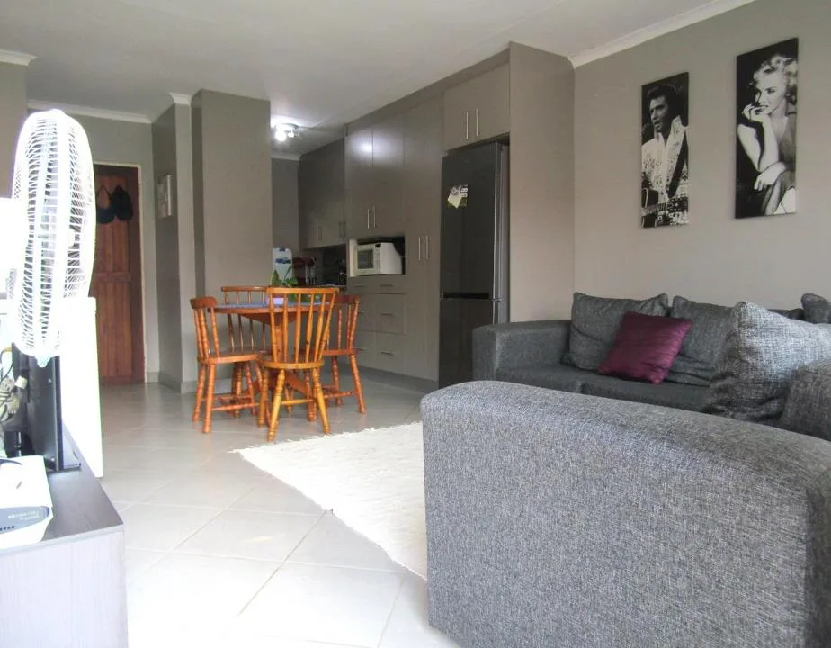 2 Bedroom Townhouse to rent in Rooihuiskraal North