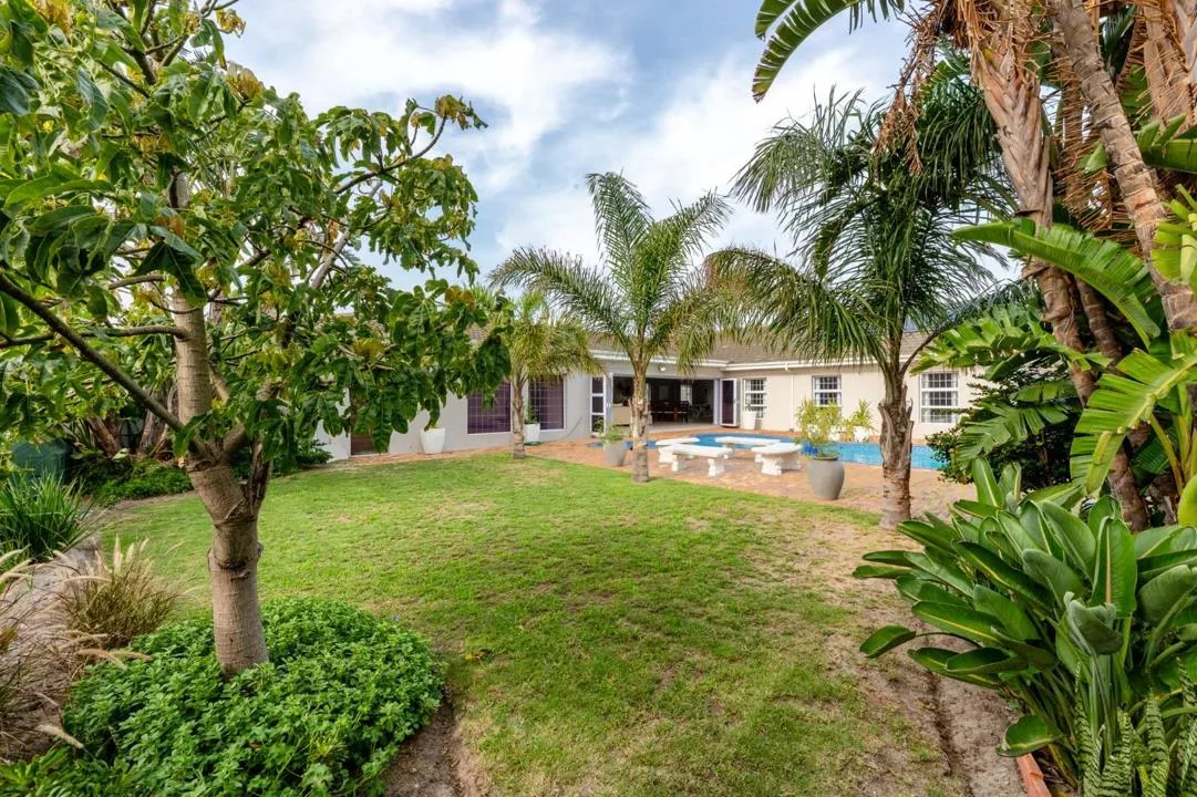 4 Bedroom House for sale in Bloubergrant