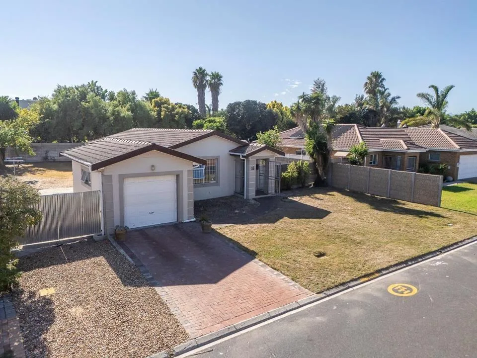 3 Bedroom House for sale in Protea Heights