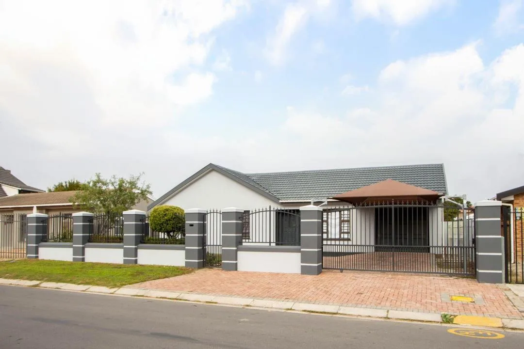 4 Bedroom House for sale in Dobson