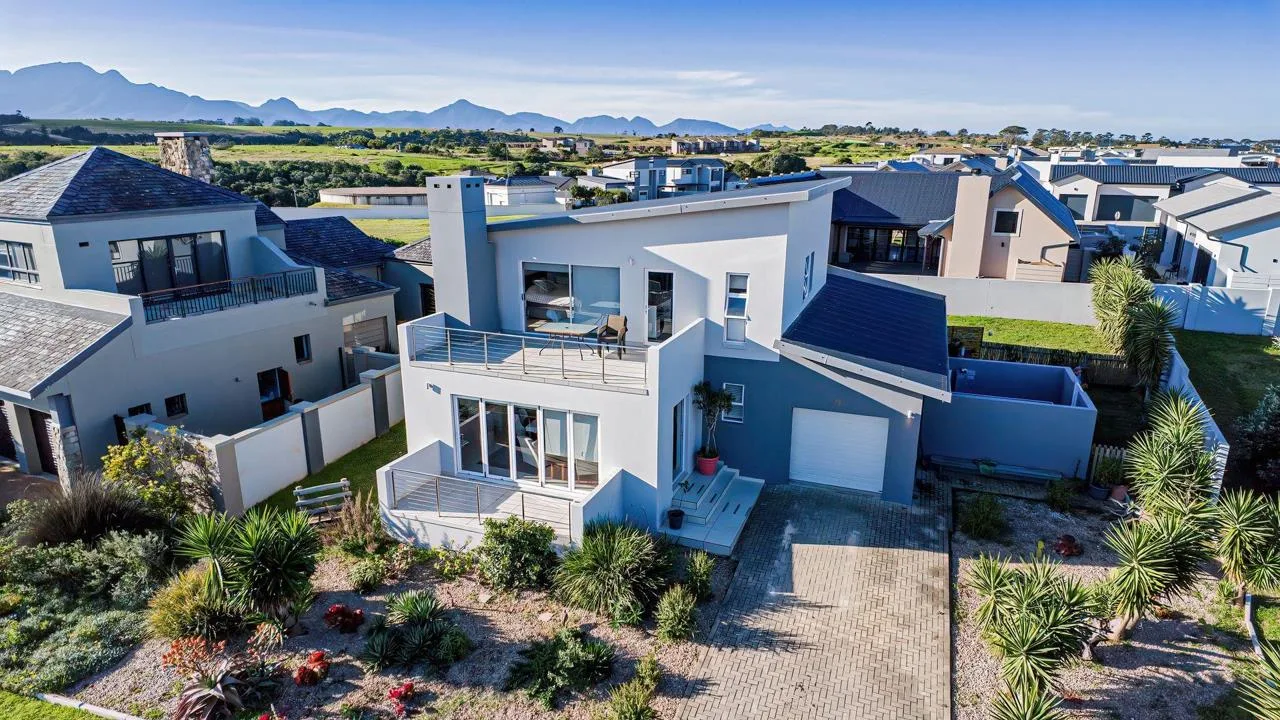 3 Bedroom House for sale in Le Grand Estate