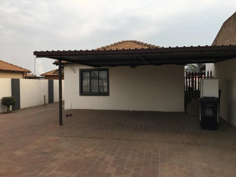 2 Bedroom House to rent in Klippoortje