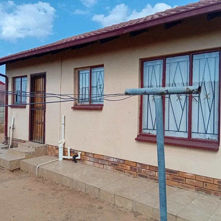 2 Bedroom House for sale in Tlhabane West
