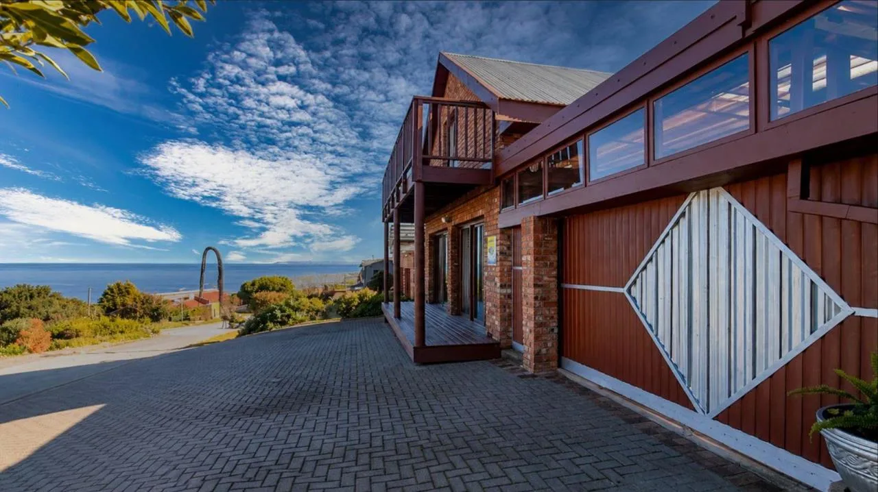 4 Bedroom House for sale in Herolds Bay