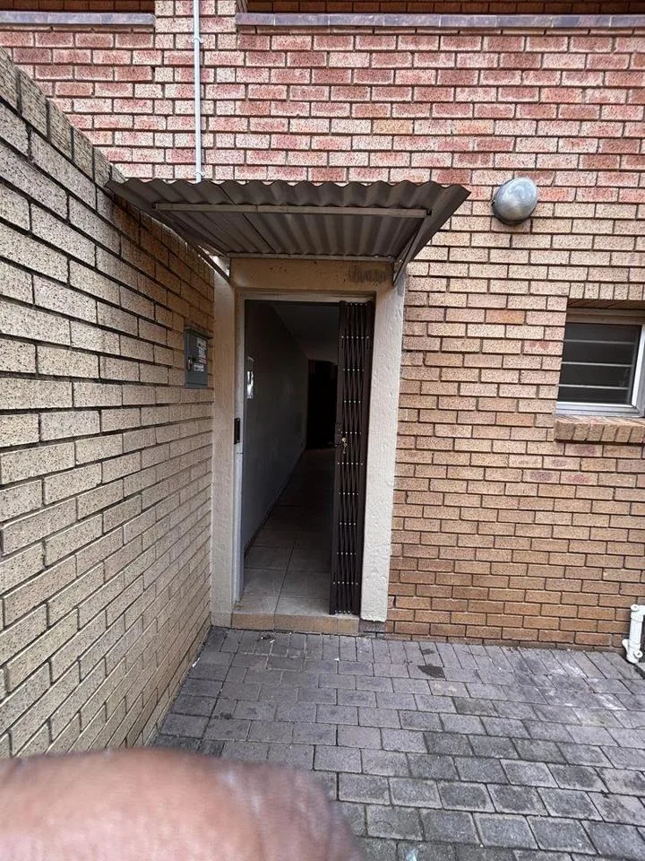 0.5 Bedroom Apartment / flat to rent in Gezina