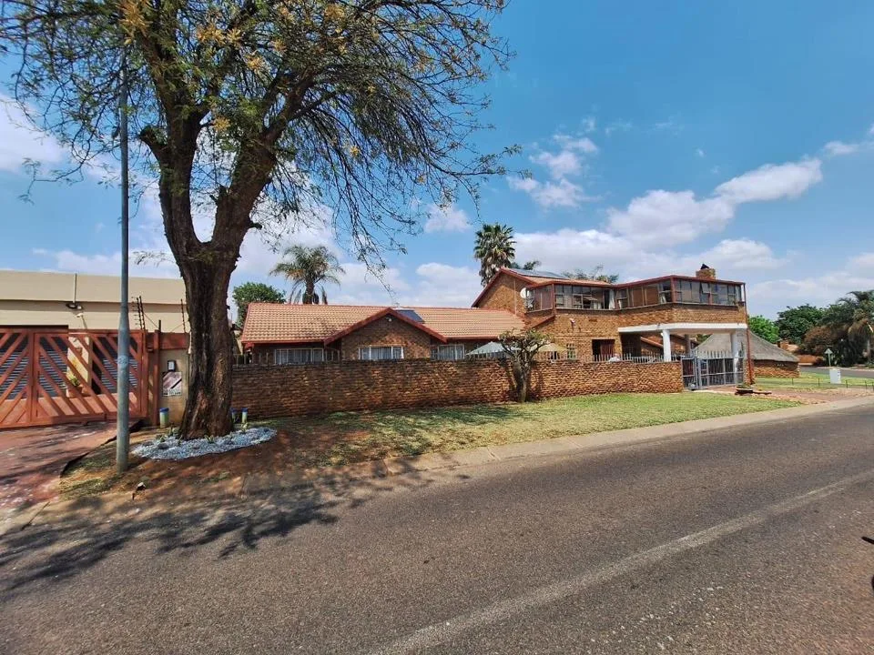 4 Bedroom House to rent in Rooihuiskraal North