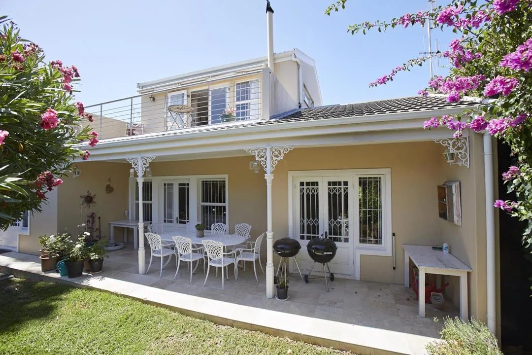 3 Bedroom House for sale in Rondebosch