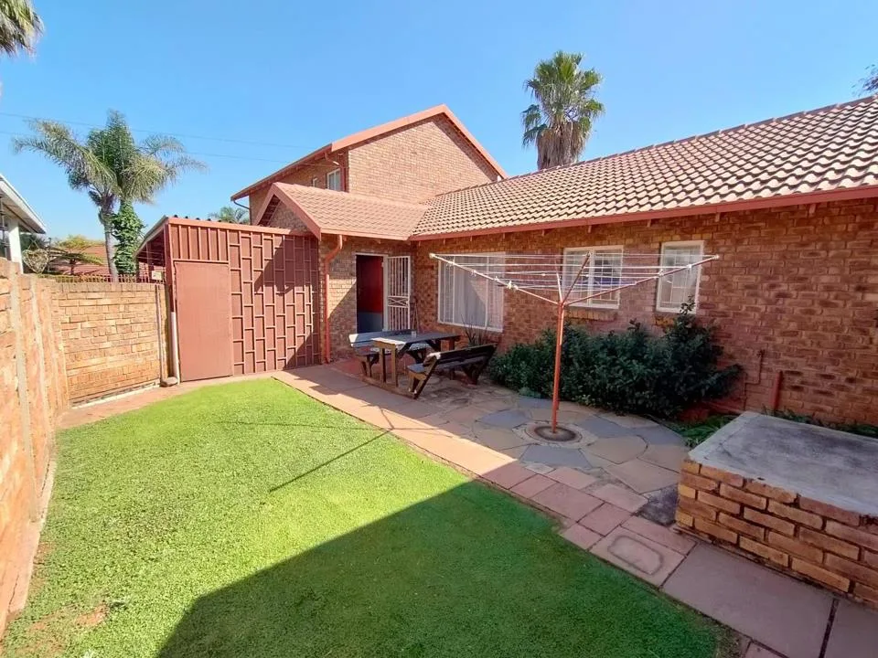 4 Bedroom House to rent in Rooihuiskraal North