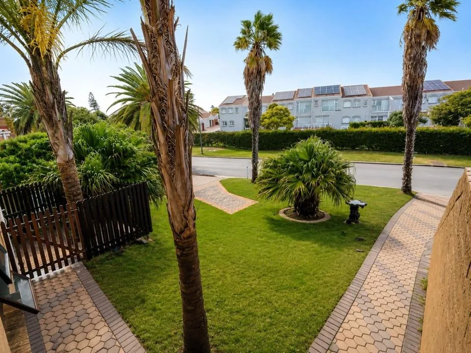 8 Bedroom House for sale in Bayview