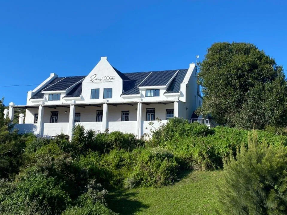 8 Bedroom House for sale in Stilbaai Oos