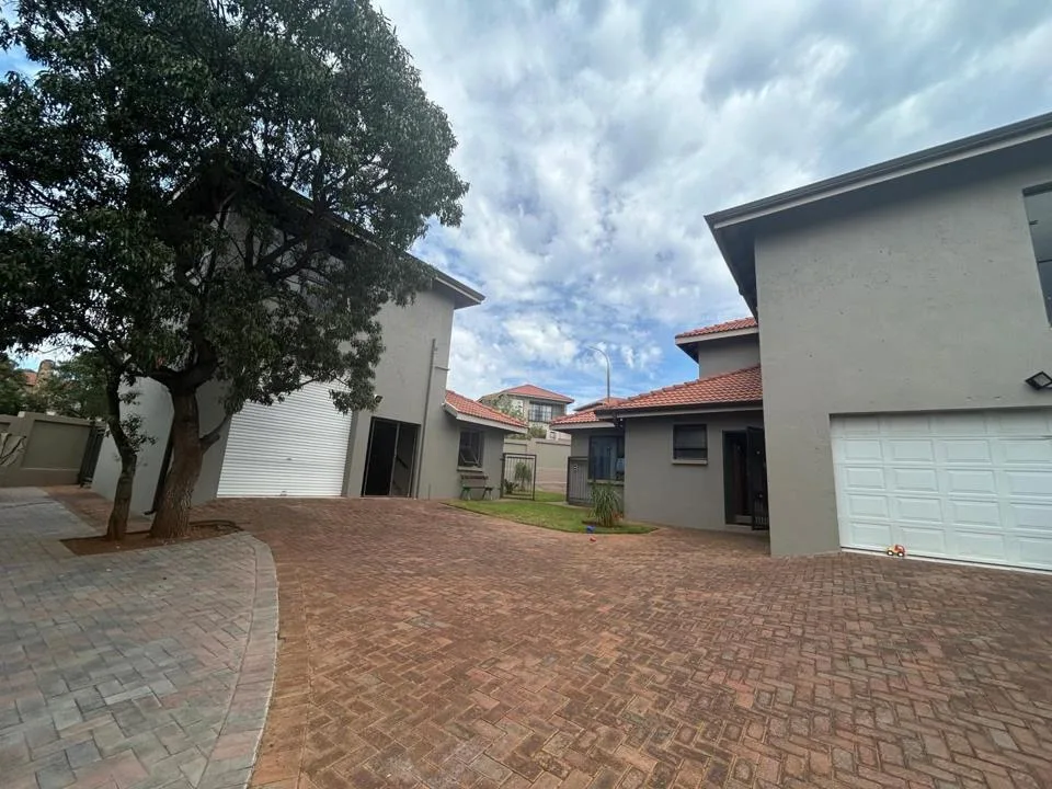 4 Bedroom House for sale in Boschdal