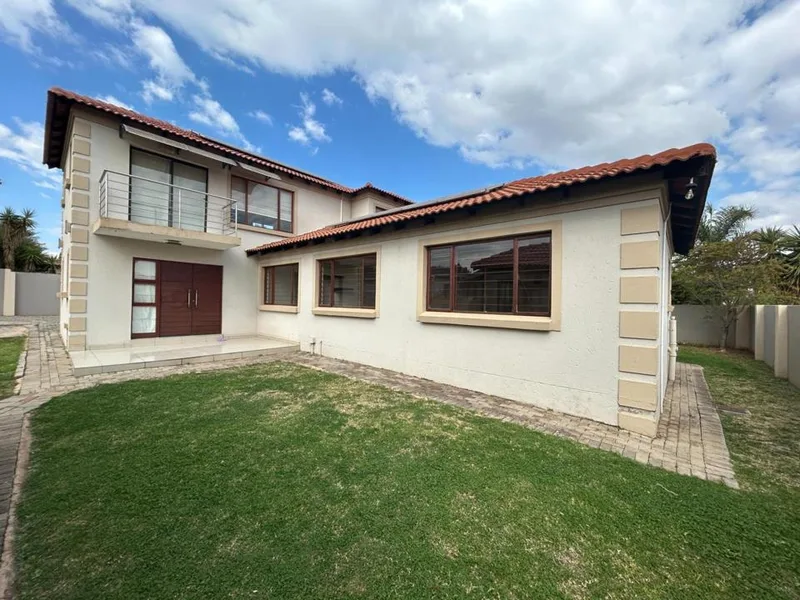 5 Bedroom House to rent in The Reeds