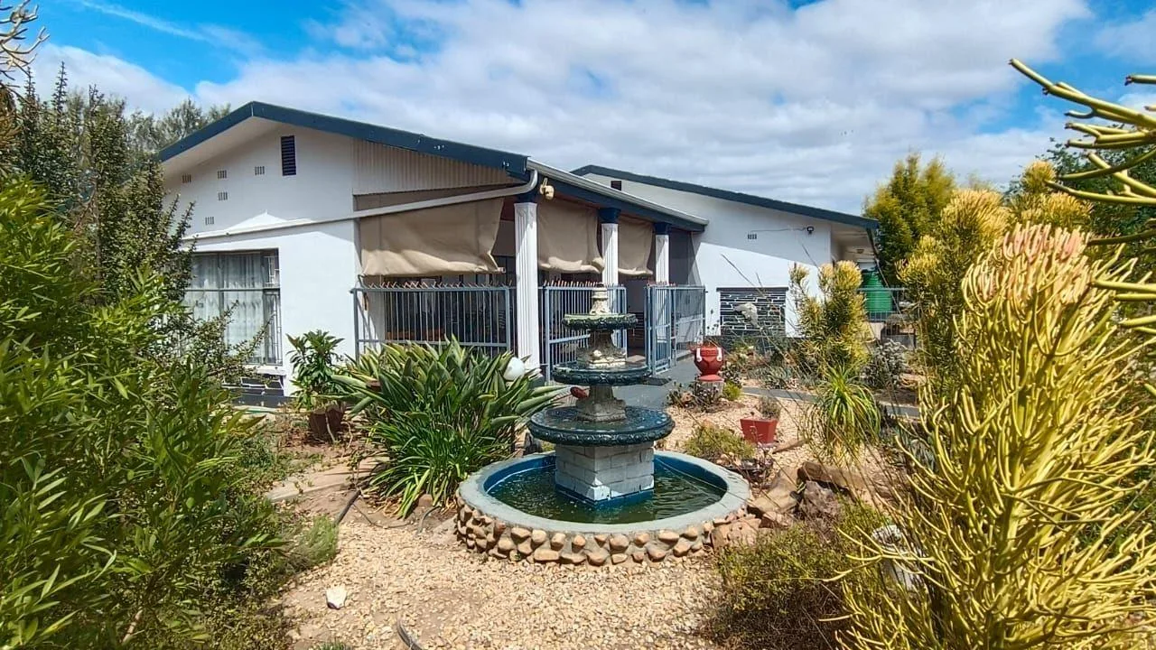 4 Bedroom House for sale in Ladismith