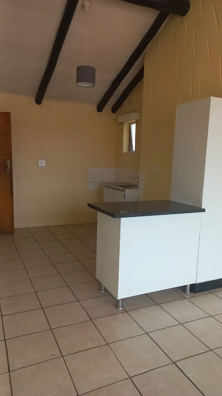 0.5 Bedroom Apartment / flat to rent in Kempton Park Central