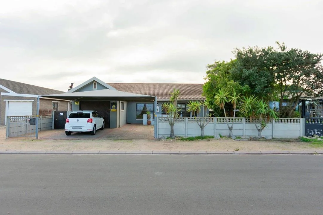 4 Bedroom House for sale in Saldanha Central