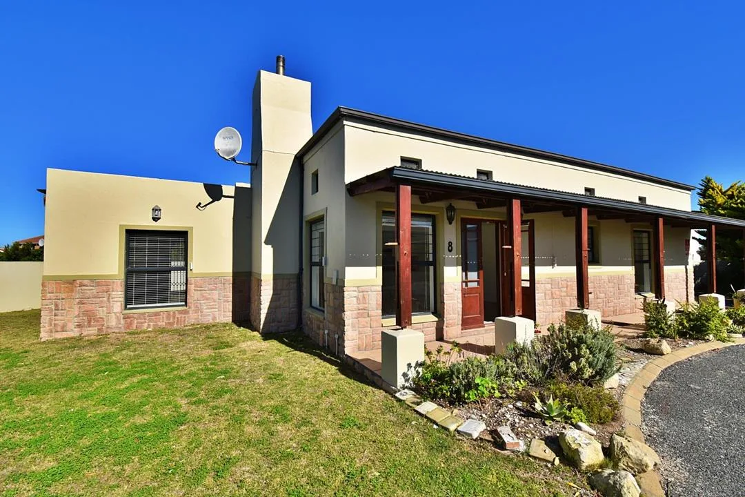 3 Bedroom House for sale in Struisbaai
