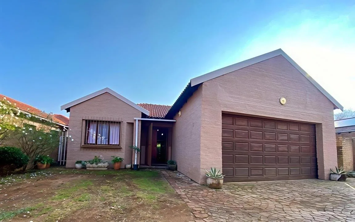 3 Bedroom Townhouse for sale in Mooivallei Park