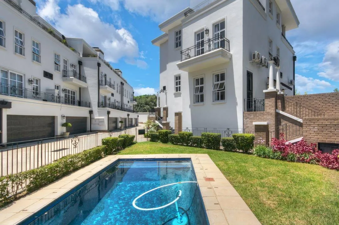 3 Bedroom Apartment / flat to rent in Bryanston