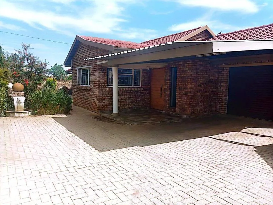 3 Bedroom House for sale in Meiringspark