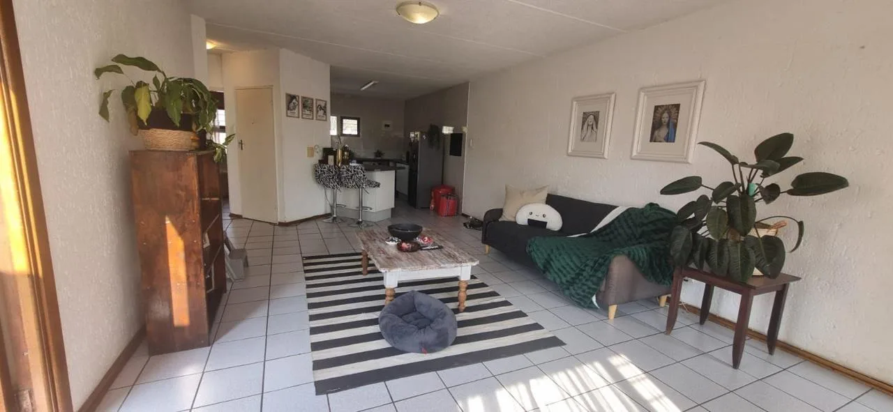 2 Bedroom Townhouse to rent in Sunninghill