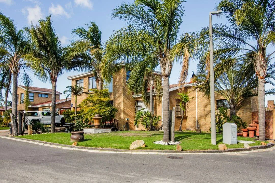 4 Bedroom House for sale in Sonstraal Heights