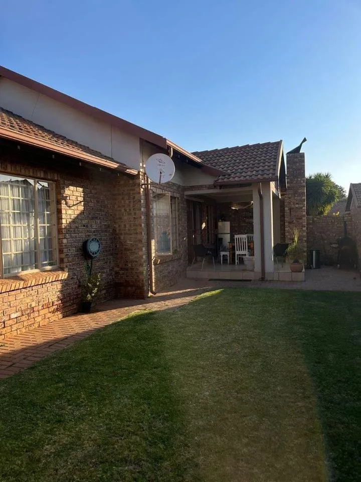 3 Bedroom Townhouse to rent in Sinoville