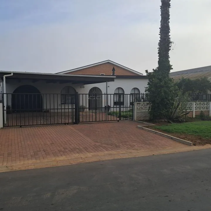 3 Bedroom House for sale in Esselenpark