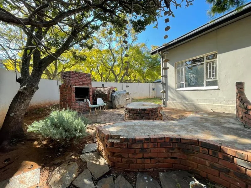 6 Bedroom House to rent in Eastwood