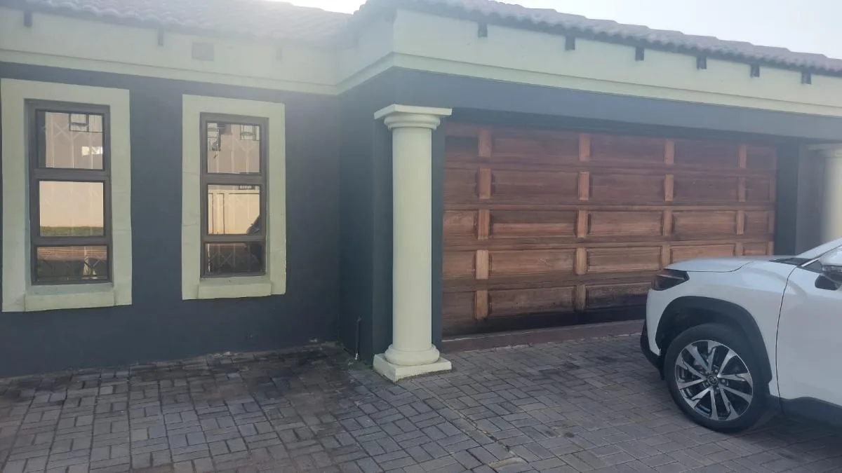 3 Bedroom House to rent in The Orchards