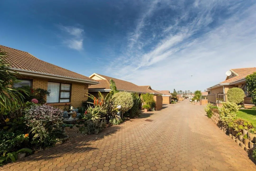 3 Bedroom Townhouse for sale in Hartenbos Central