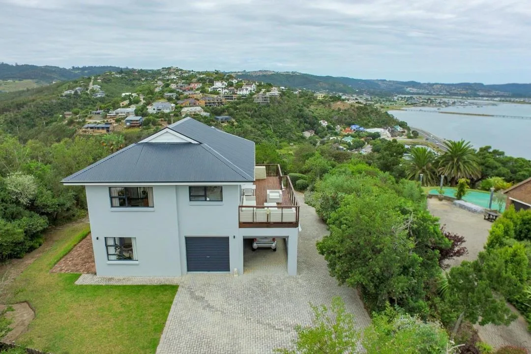4 Bedroom House for sale in Kanonkop