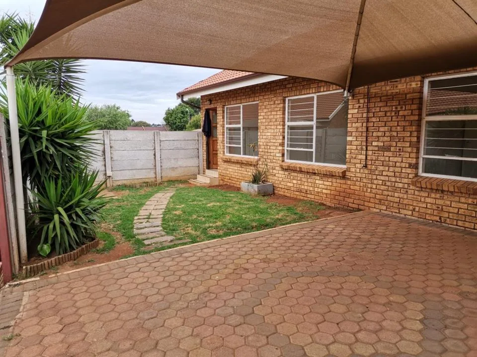 3 Bedroom Townhouse to rent in Greenhills Ext 3
