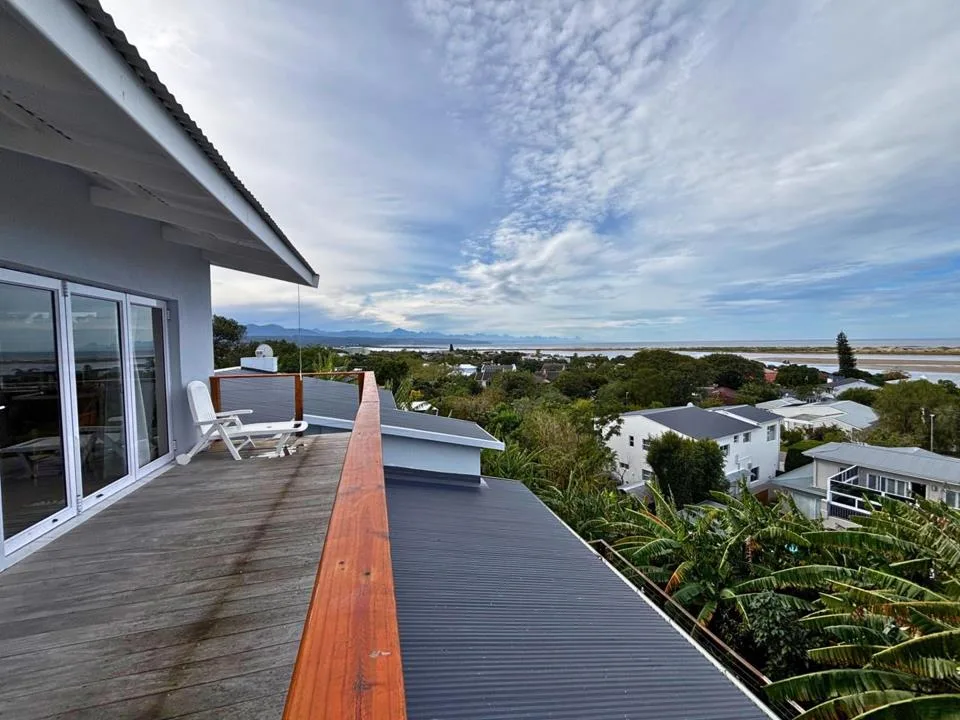 4 Bedroom House for sale in Poortjies
