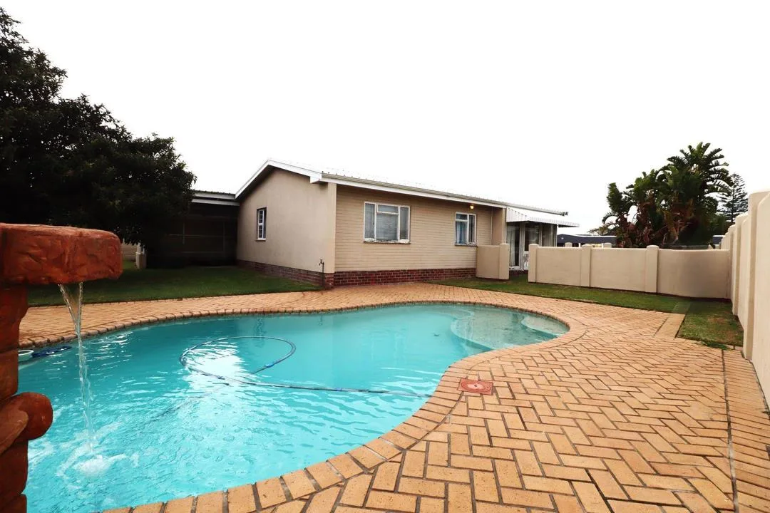 4 Bedroom House for sale in Bothasig