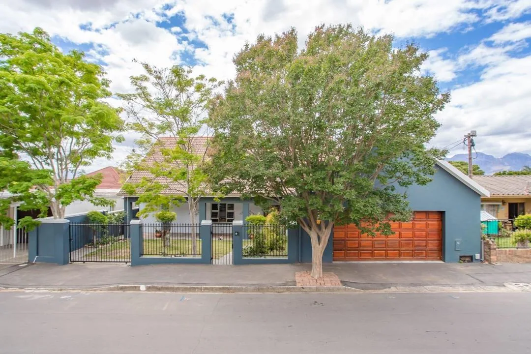 4 Bedroom House for sale in Groenvlei