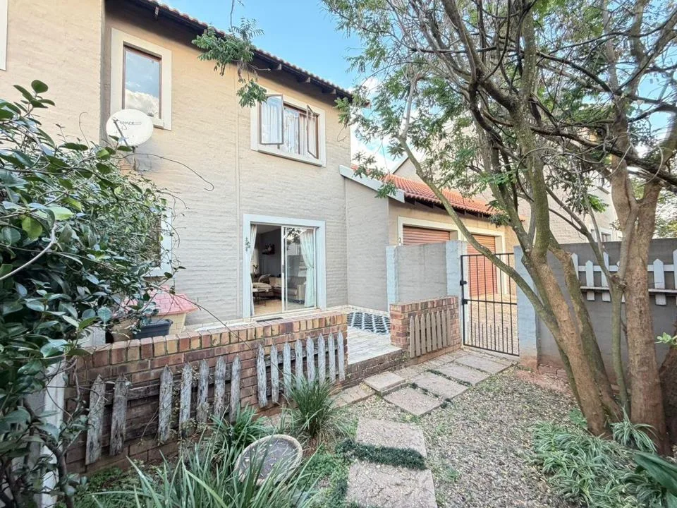 2 Bedroom Townhouse to rent in Country View Estate