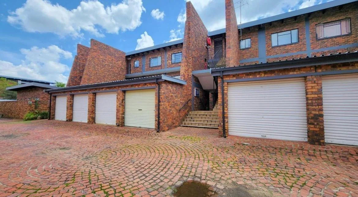 3 Bedroom Apartment / flat to rent in Waterkloof Glen
