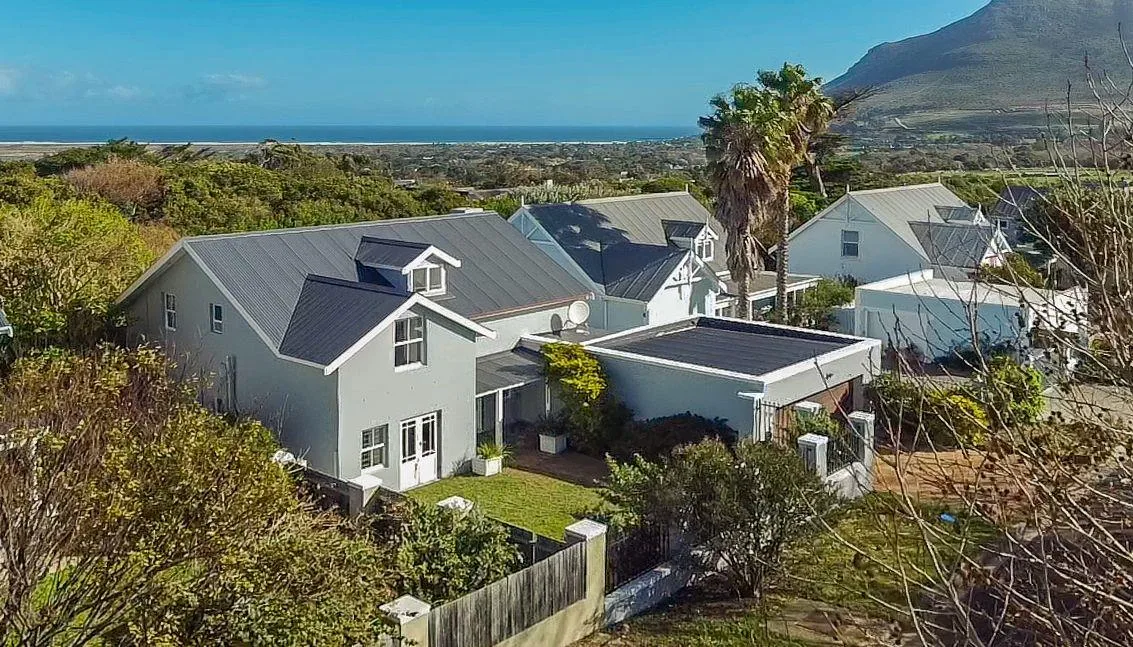 4 Bedroom House for sale in Brookwood