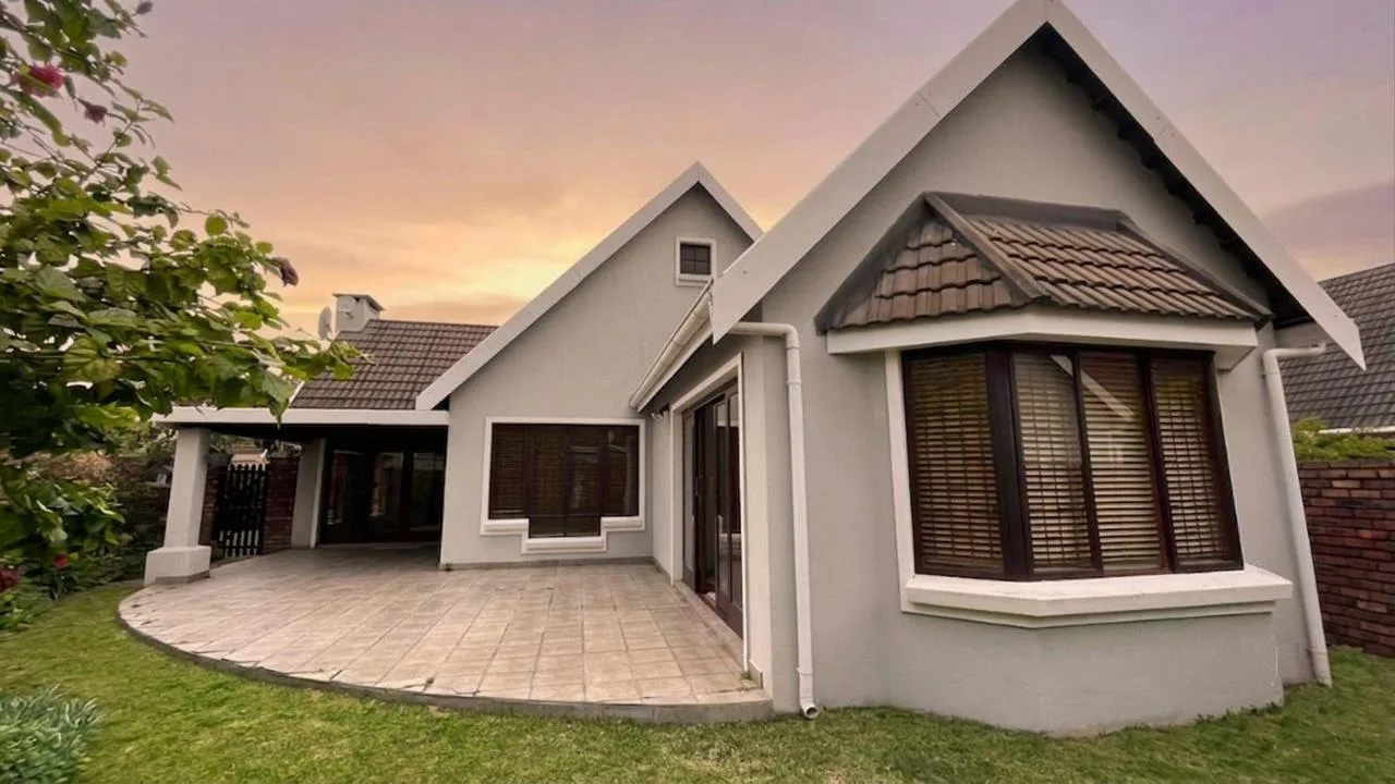 3 Bedroom House for sale in The Island