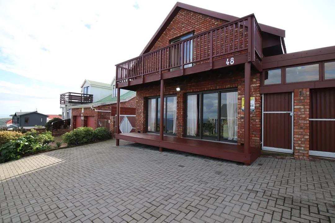 4 Bedroom House for sale in Herolds Bay