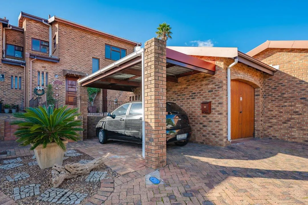 3 Bedroom Townhouse for sale in Die Wingerd