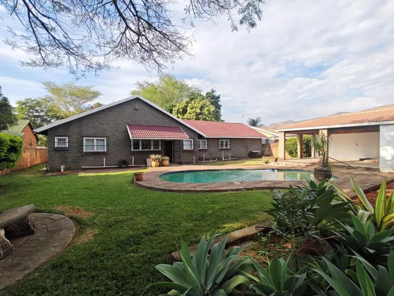4 Bedroom House for sale in Geelhoutpark