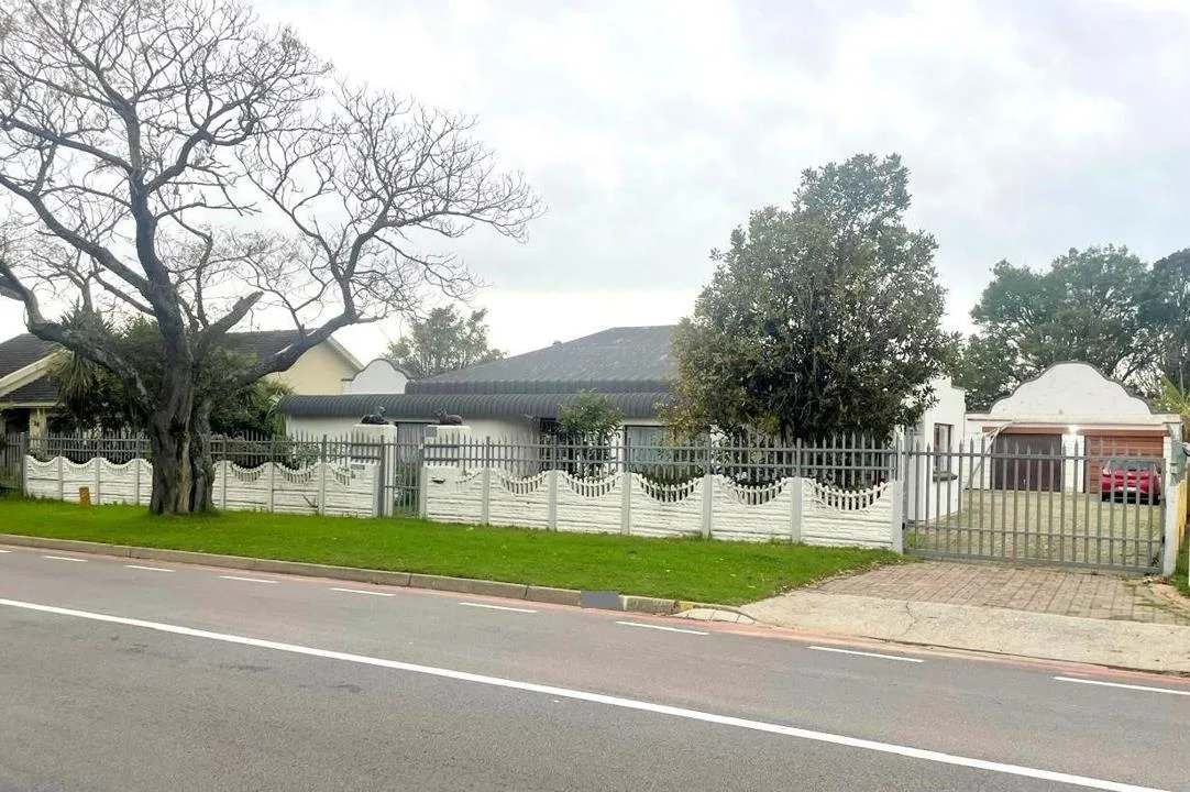 5 Bedroom House for sale in George East