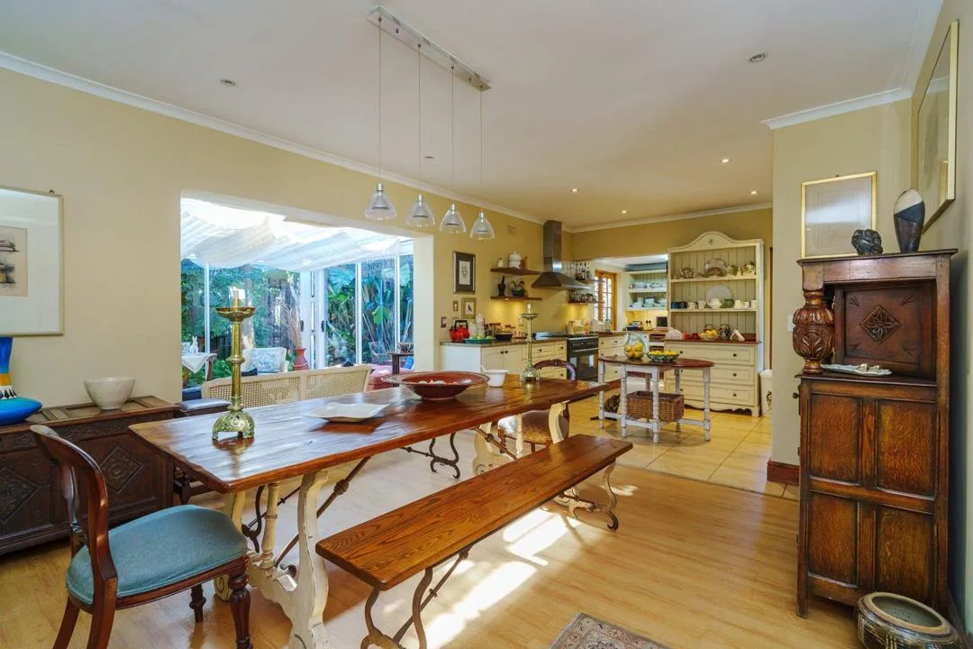 3 Bedroom House for sale in Bergvliet