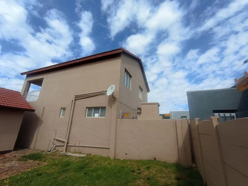 2 Bedroom House to rent in Helderkruin