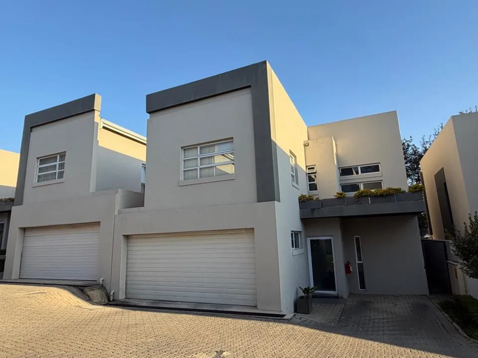 3 Bedroom Townhouse to rent in Bryanston