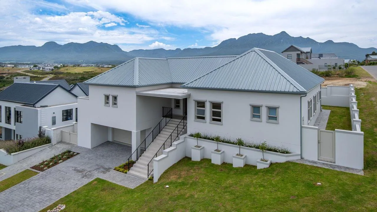 4 Bedroom House for sale in Kingswood Golf Estate