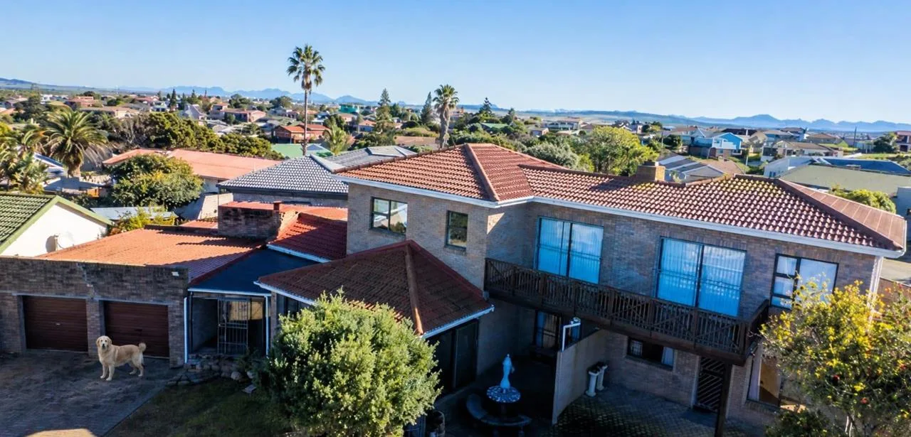 5 Bedroom House for sale in Dana Bay